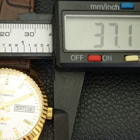 Vintage 1972 Citizen Automatic Mens Gold Watch W/daydate & White accents - Picture 7 of 10